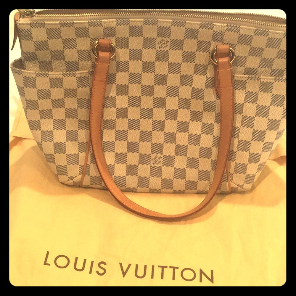 Authentic Louis Vuitton Daniel Azur like New